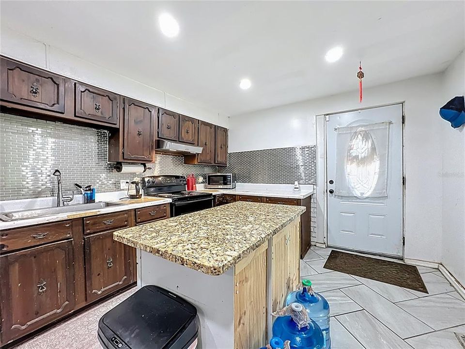 На продажу: $1,095,000 (3 спален, 2 ванн, 1737 Квадратных фут)