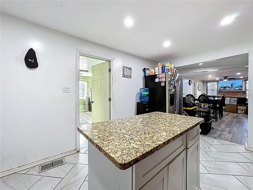 На продажу: $1,095,000 (3 спален, 2 ванн, 1737 Квадратных фут)