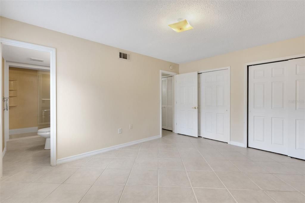 待售: $179,000 (2 贝兹, 2 浴室, 1049 平方英尺)