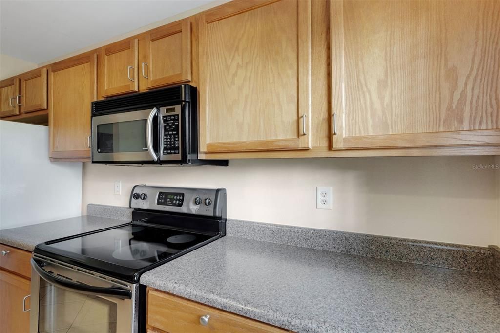 待售: $179,000 (2 贝兹, 2 浴室, 1049 平方英尺)