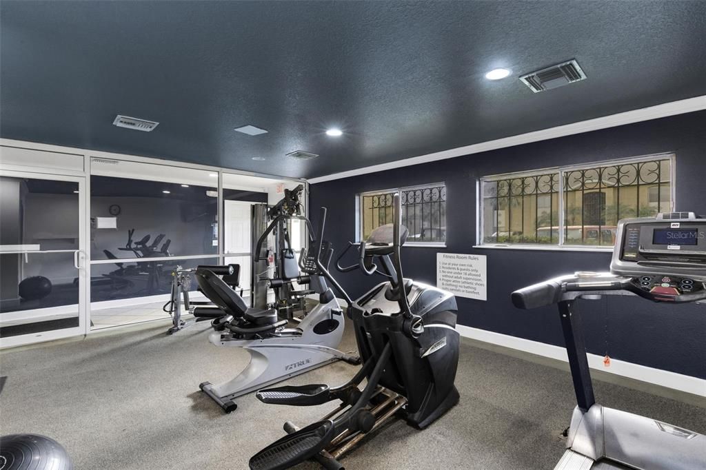 待售: $179,000 (2 贝兹, 2 浴室, 1049 平方英尺)