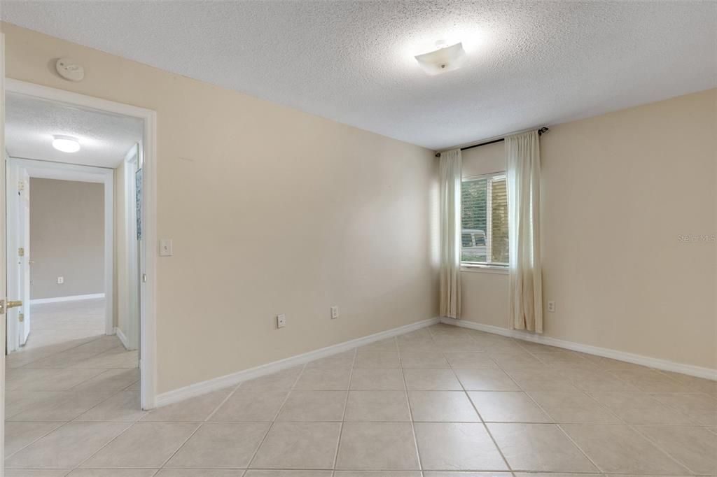 待售: $179,000 (2 贝兹, 2 浴室, 1049 平方英尺)