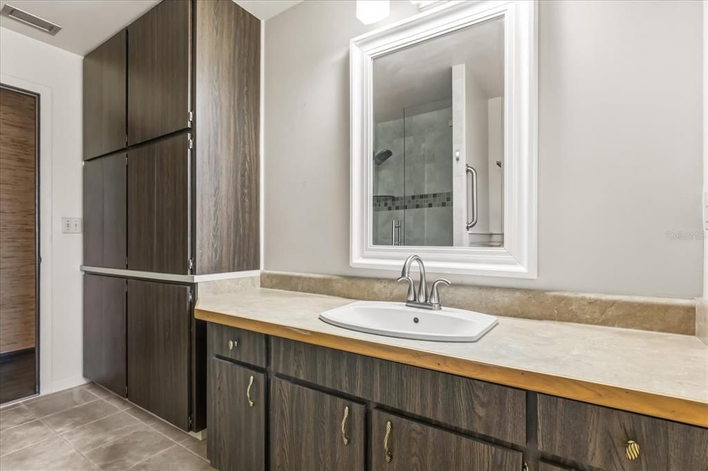 For Sale: $469,000 (4 beds, 2 baths, 2549 Square Feet)