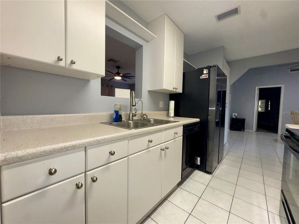 出租: $1,700 (2 贝兹, 2 浴室, 1368 平方英尺)