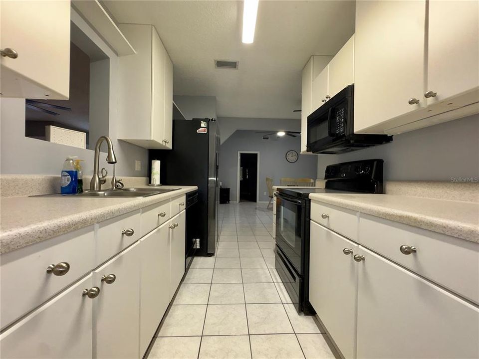 出租: $1,700 (2 贝兹, 2 浴室, 1368 平方英尺)