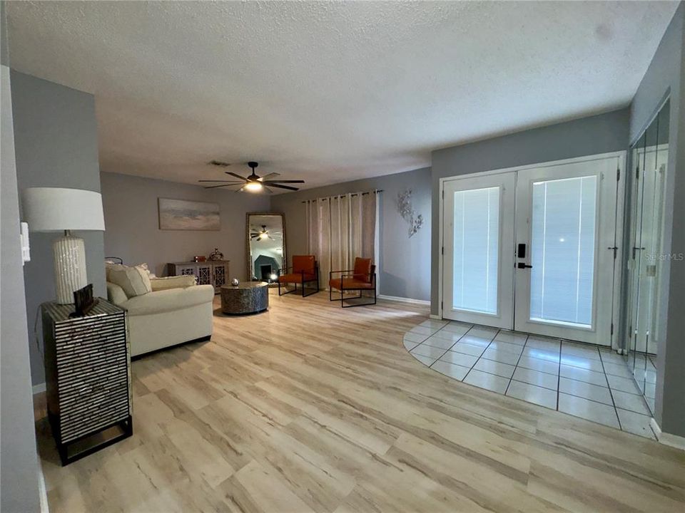 出租: $1,700 (2 贝兹, 2 浴室, 1368 平方英尺)