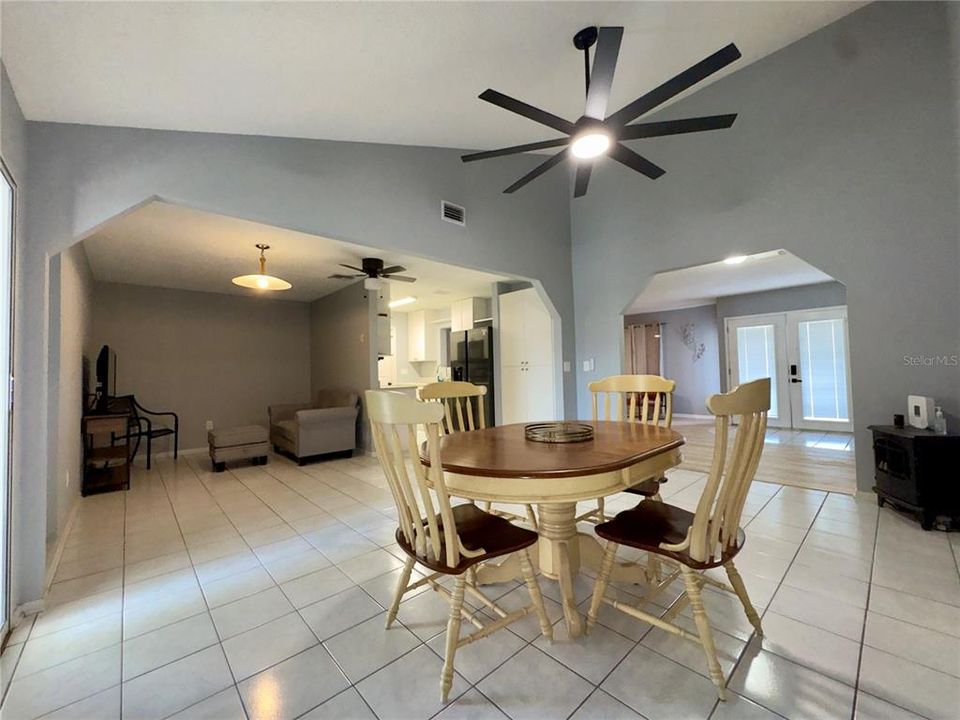 出租: $1,700 (2 贝兹, 2 浴室, 1368 平方英尺)