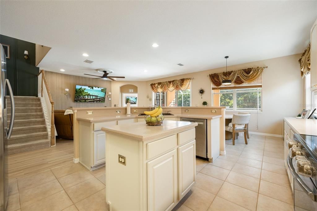 待售: $499,000 (5 贝兹, 3 浴室, 2822 平方英尺)