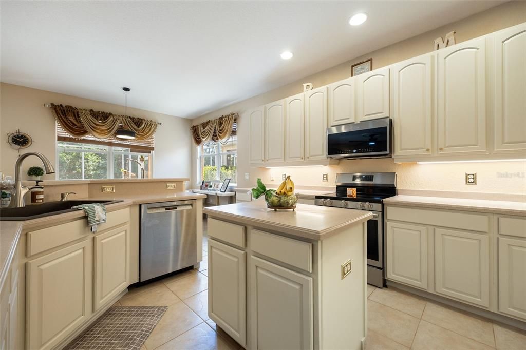 待售: $499,000 (5 贝兹, 3 浴室, 2822 平方英尺)