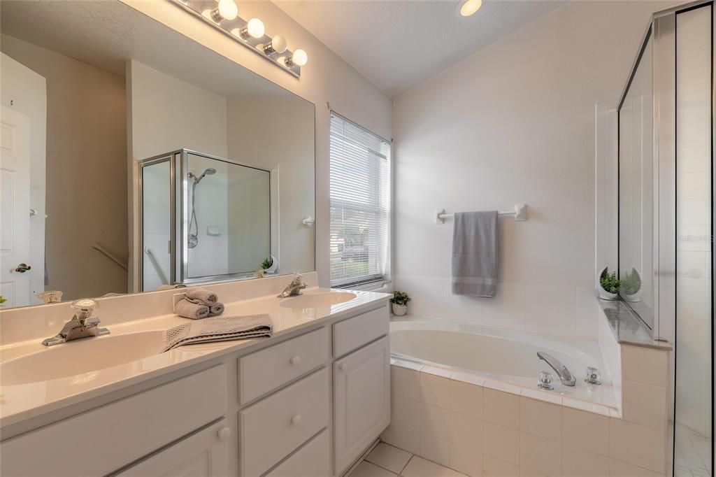 En Venta: $338,900 (3 camas, 2 baños, 2026 Pies cuadrados)