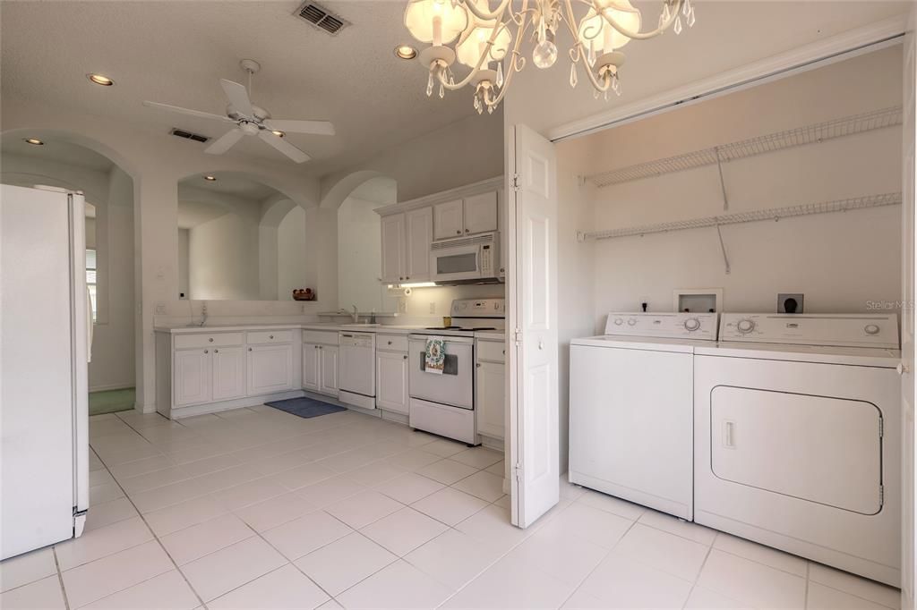 En Venta: $338,900 (3 camas, 2 baños, 2026 Pies cuadrados)