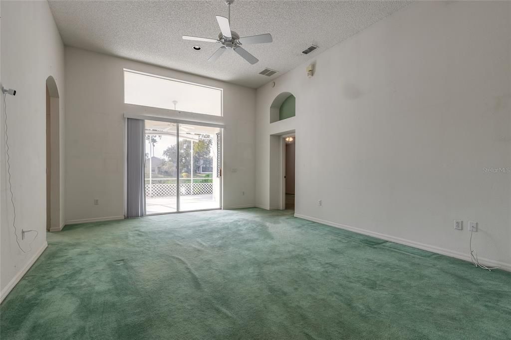 En Venta: $338,900 (3 camas, 2 baños, 2026 Pies cuadrados)