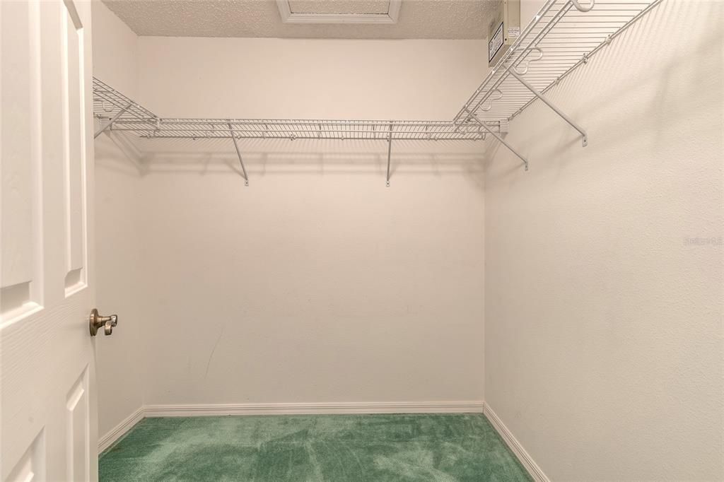 En Venta: $338,900 (3 camas, 2 baños, 2026 Pies cuadrados)