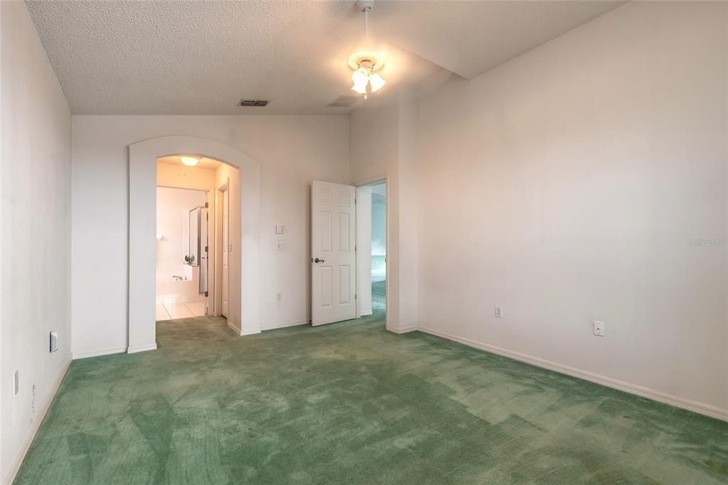 En Venta: $338,900 (3 camas, 2 baños, 2026 Pies cuadrados)