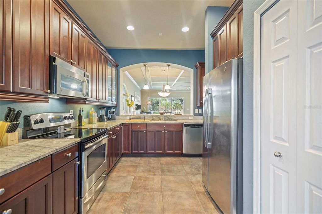 For Sale: $498,000 (2 beds, 2 baths, 2254 Square Feet)