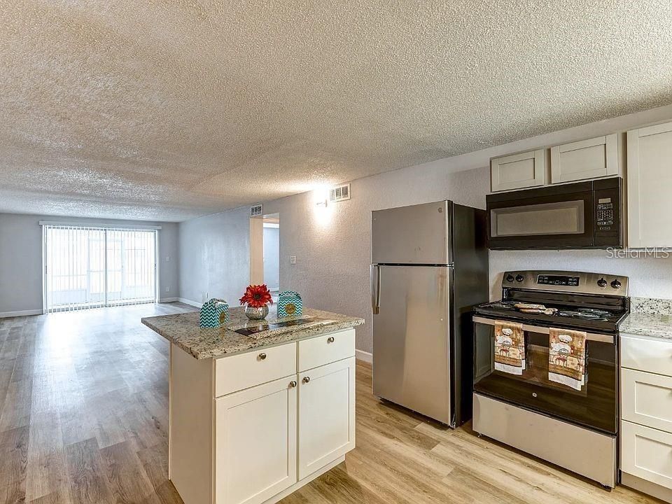 For Rent: $1,440 (2 beds, 1 baths, 950 Square Feet)