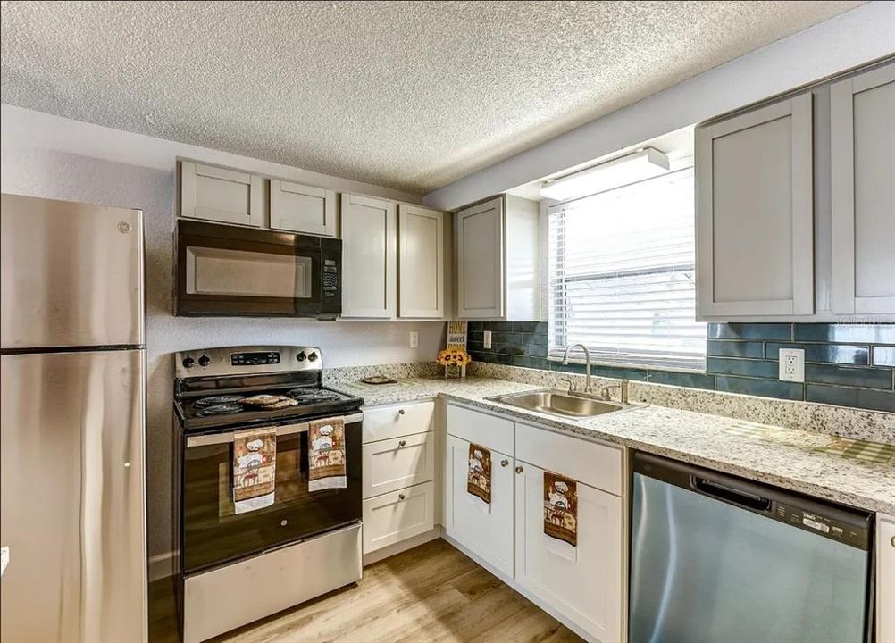 For Rent: $1,440 (2 beds, 1 baths, 950 Square Feet)