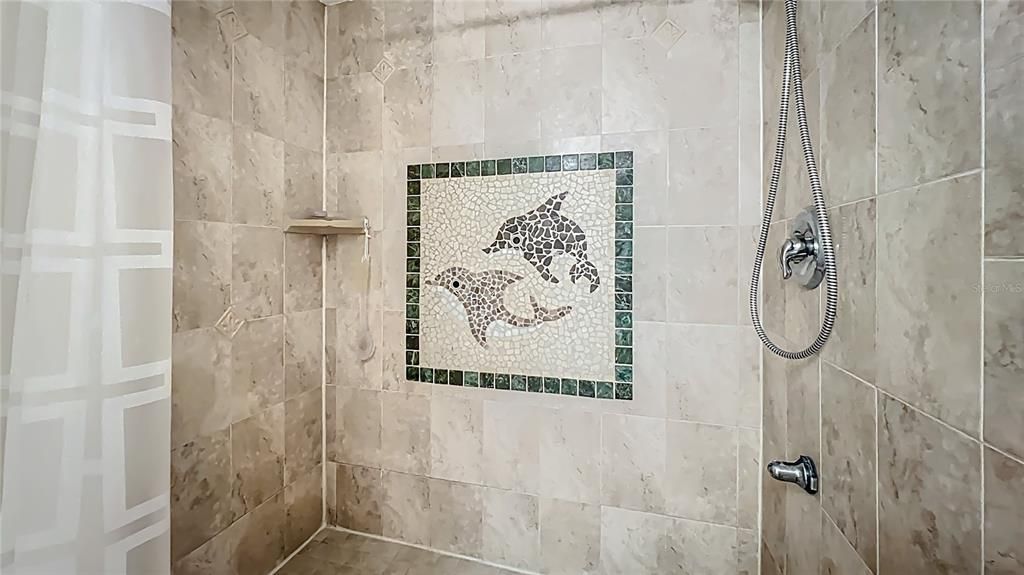 待售: $329,000 (1 贝兹, 1 浴室, 570 平方英尺)