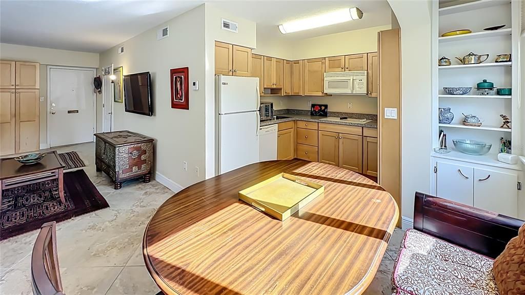 待售: $329,000 (1 贝兹, 1 浴室, 570 平方英尺)