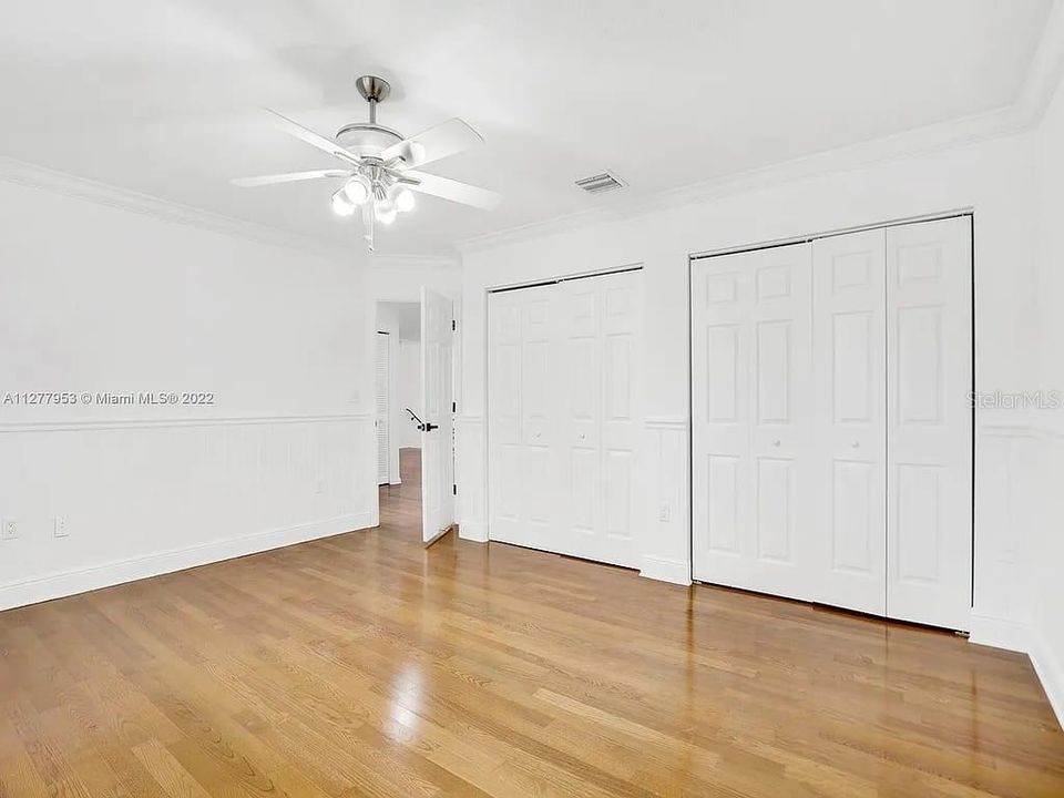 出租: $13,000 (6 贝兹, 3 浴室, 4176 平方英尺)