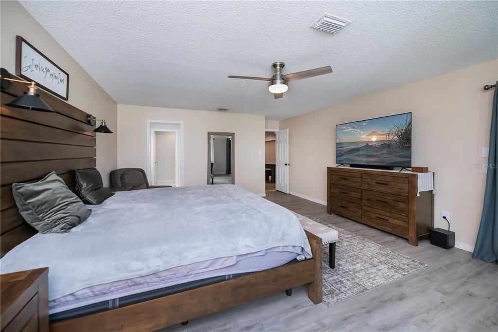 For Sale: $280,000 (3 beds, 2 baths, 2104 Square Feet)