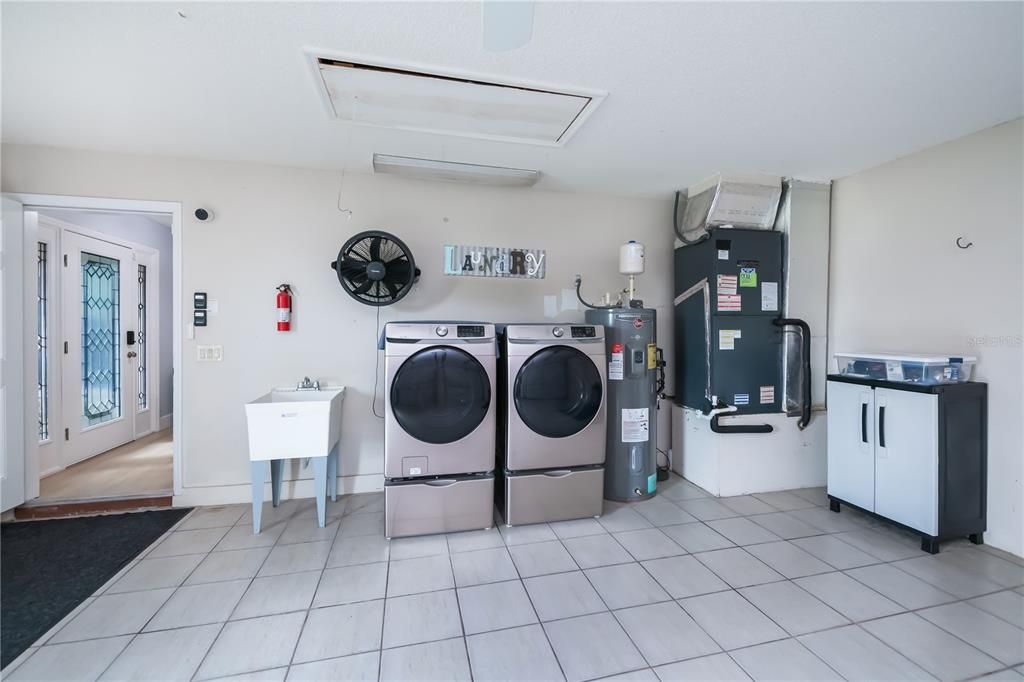 For Sale: $280,000 (3 beds, 2 baths, 2104 Square Feet)