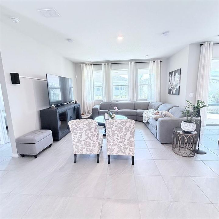 En Renta: $4,000 (5 camas, 3 baños, 3077 Pies cuadrados)