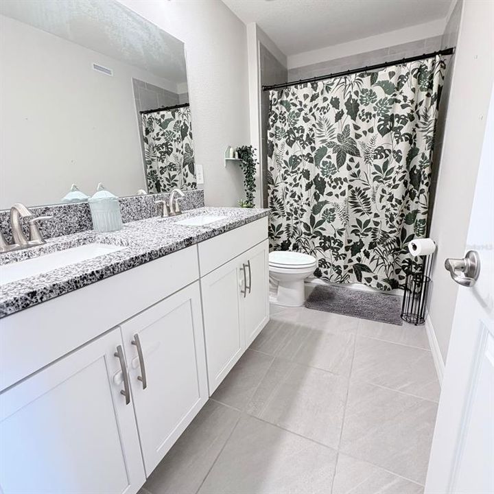 En Renta: $4,000 (5 camas, 3 baños, 3077 Pies cuadrados)