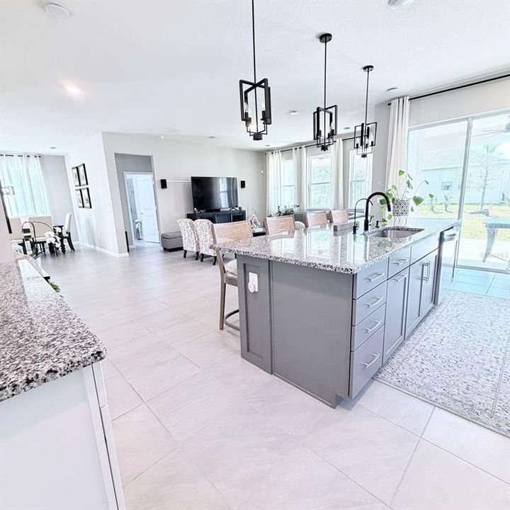 En Renta: $4,000 (5 camas, 3 baños, 3077 Pies cuadrados)