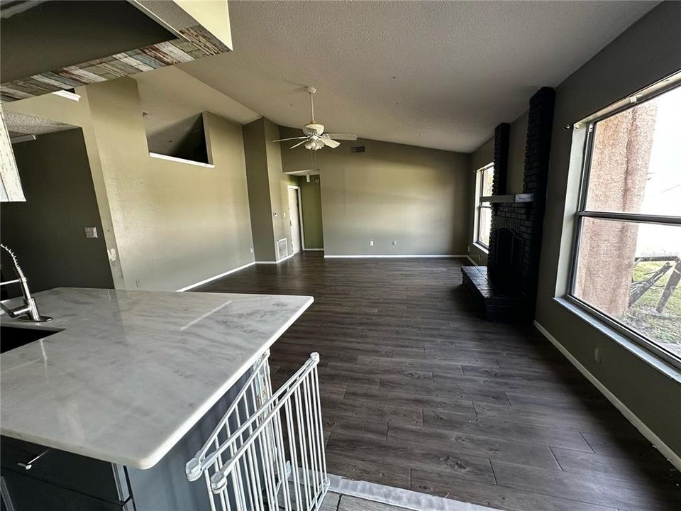 出租: $2,200 (3 贝兹, 2 浴室, 1791 平方英尺)