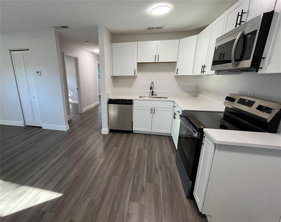 На продажу: $269,000 (3 спален, 1 ванн, 1114 Квадратных фут)