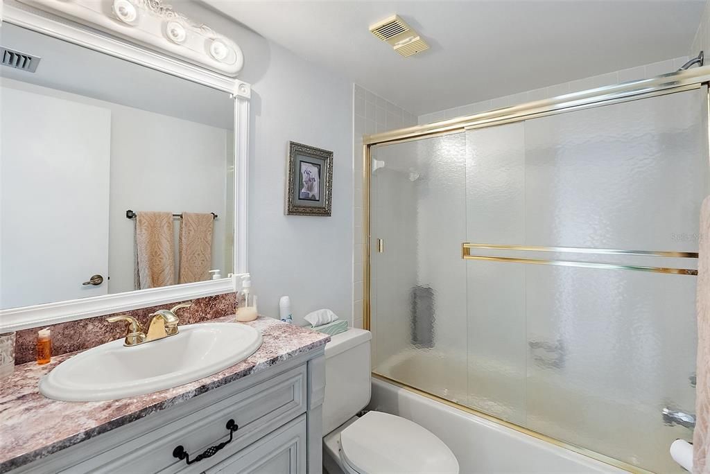 На продажу: $449,000 (2 спален, 2 ванн, 890 Квадратных фут)