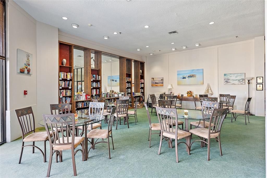 На продажу: $449,000 (2 спален, 2 ванн, 890 Квадратных фут)