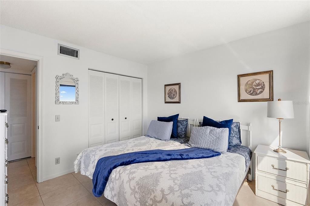 На продажу: $449,000 (2 спален, 2 ванн, 890 Квадратных фут)