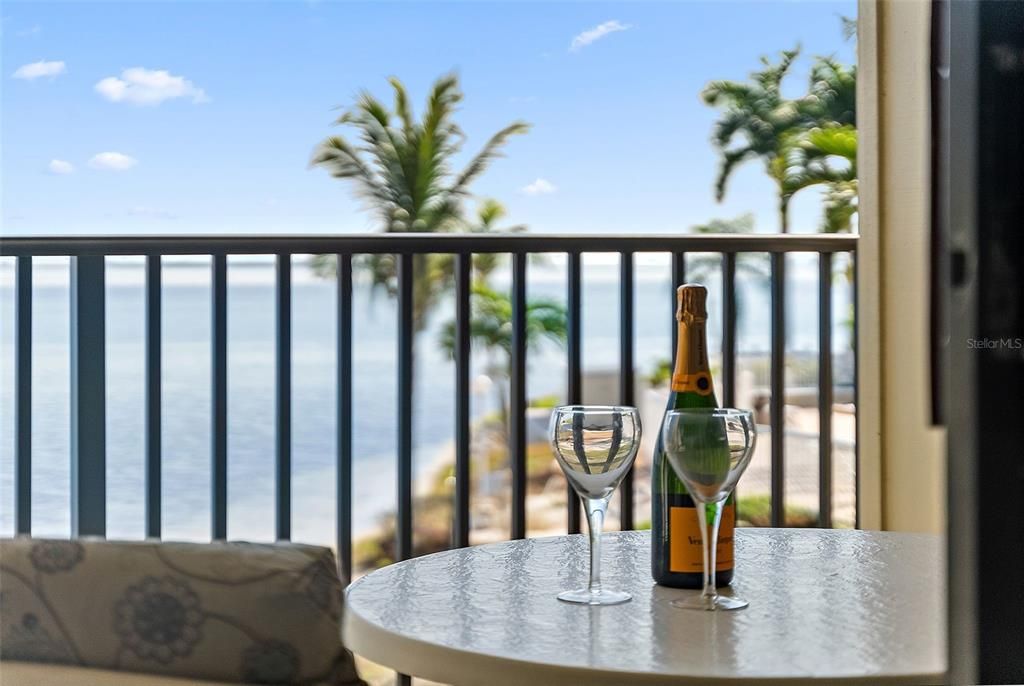 На продажу: $449,000 (2 спален, 2 ванн, 890 Квадратных фут)