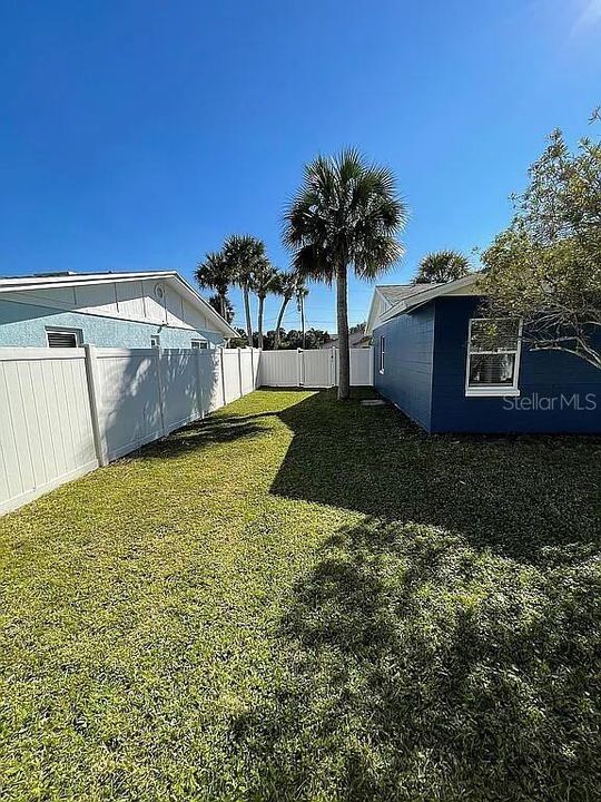 For Sale: $464,900 (2 beds, 2 baths, 940 Square Feet)