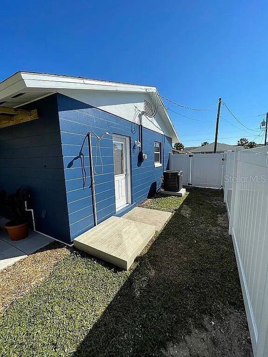 For Sale: $464,900 (2 beds, 2 baths, 940 Square Feet)