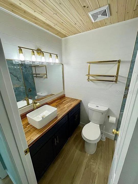 For Sale: $464,900 (2 beds, 2 baths, 940 Square Feet)