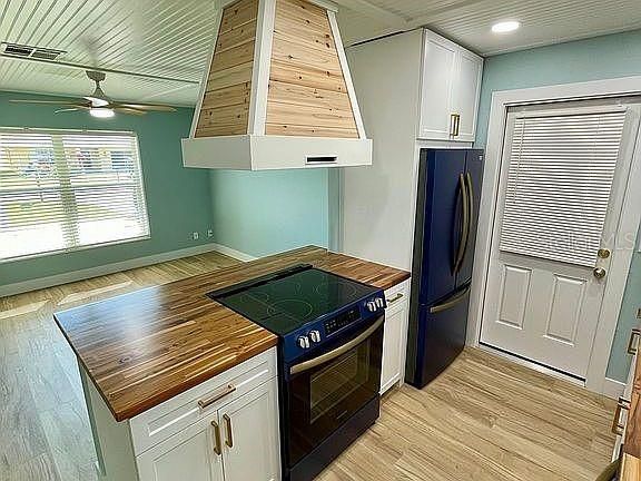 For Sale: $464,900 (2 beds, 2 baths, 940 Square Feet)