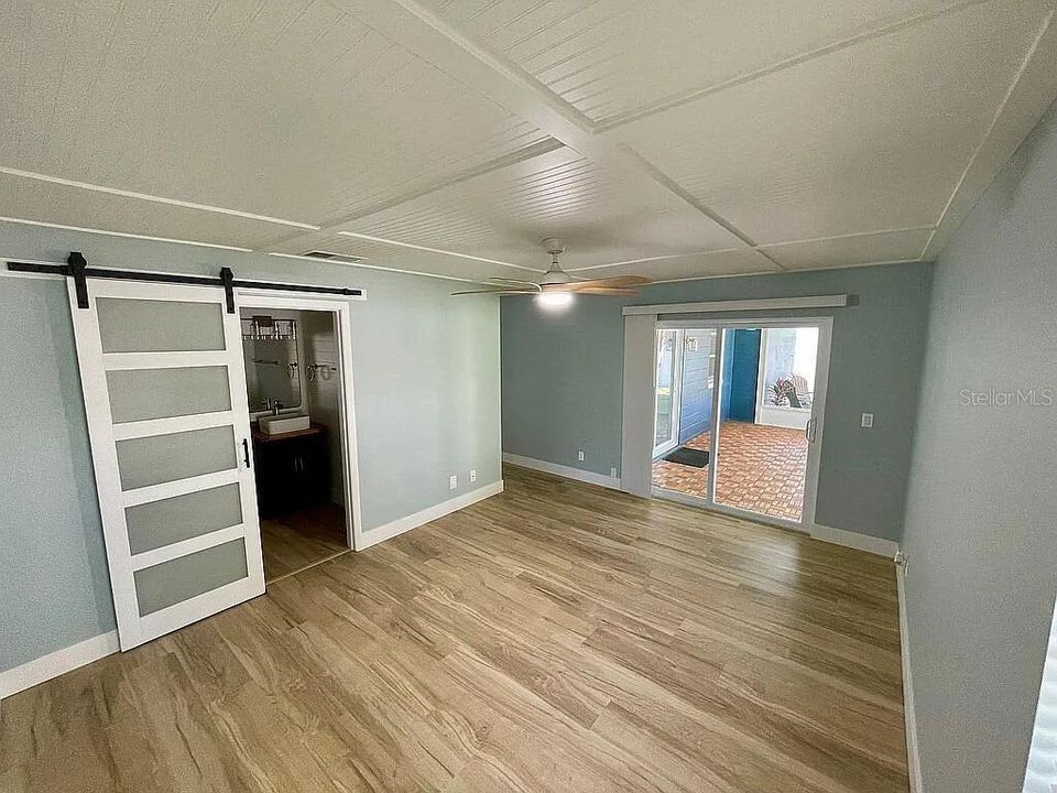 For Sale: $464,900 (2 beds, 2 baths, 940 Square Feet)