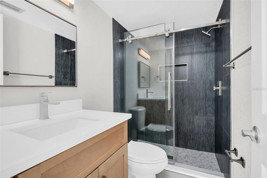 待售: $619,900 (2 贝兹, 2 浴室, 1007 平方英尺)