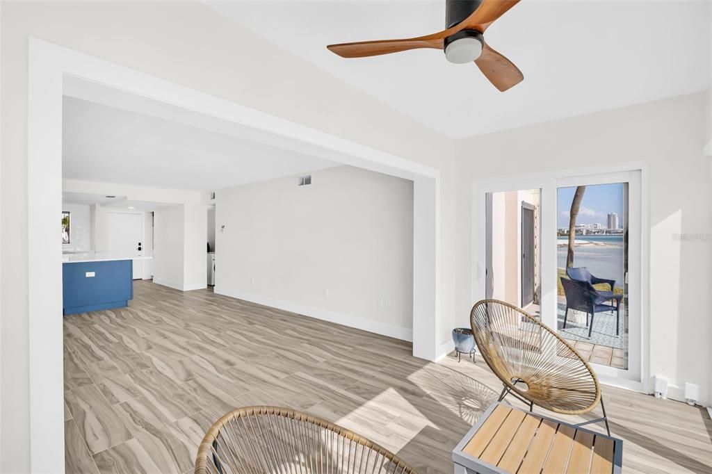 待售: $619,900 (2 贝兹, 2 浴室, 1007 平方英尺)