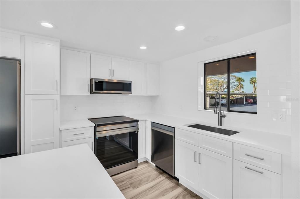 待售: $619,900 (2 贝兹, 2 浴室, 1007 平方英尺)