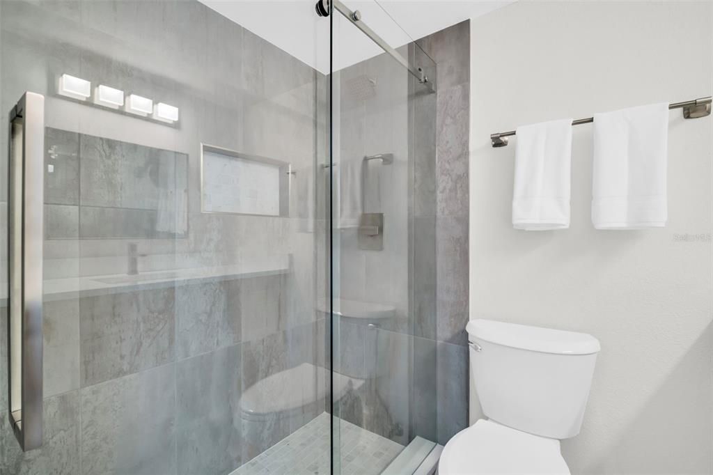 待售: $619,900 (2 贝兹, 2 浴室, 1007 平方英尺)