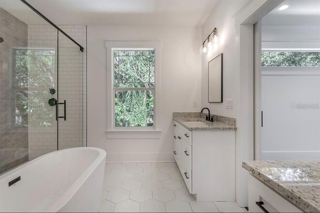 En Renta: $4,800 (4 camas, 3 baños, 2392 Pies cuadrados)