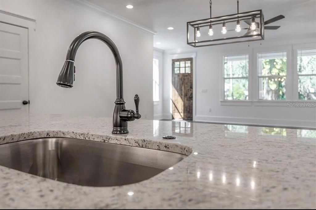 En Renta: $4,800 (4 camas, 3 baños, 2392 Pies cuadrados)