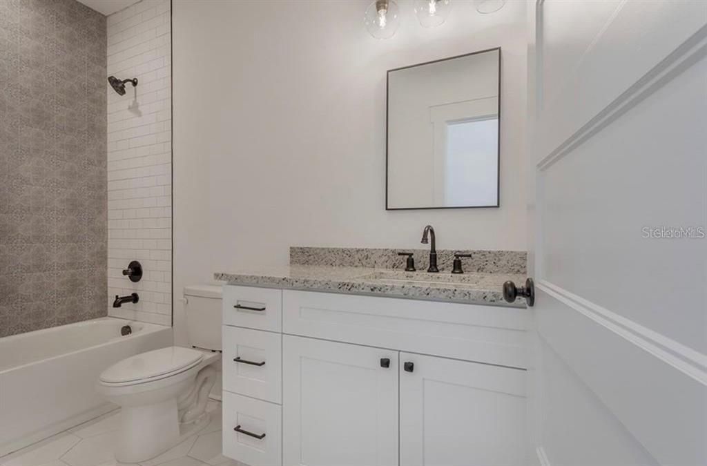 En Renta: $4,800 (4 camas, 3 baños, 2392 Pies cuadrados)