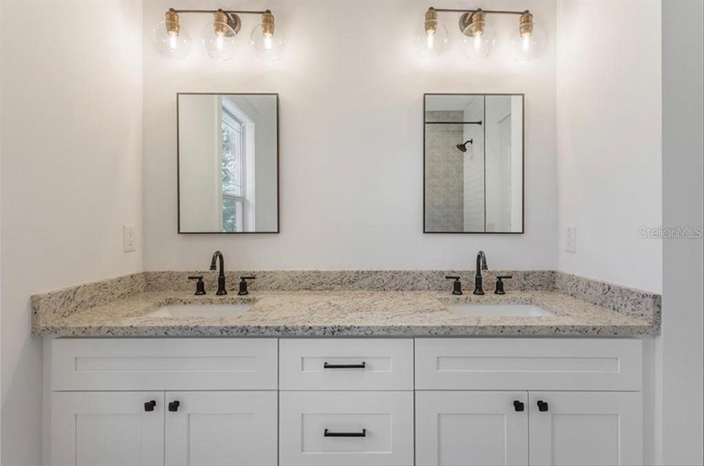 En Renta: $4,800 (4 camas, 3 baños, 2392 Pies cuadrados)