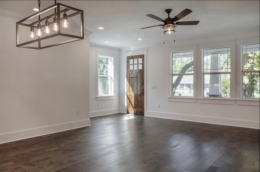 En Renta: $4,800 (4 camas, 3 baños, 2392 Pies cuadrados)