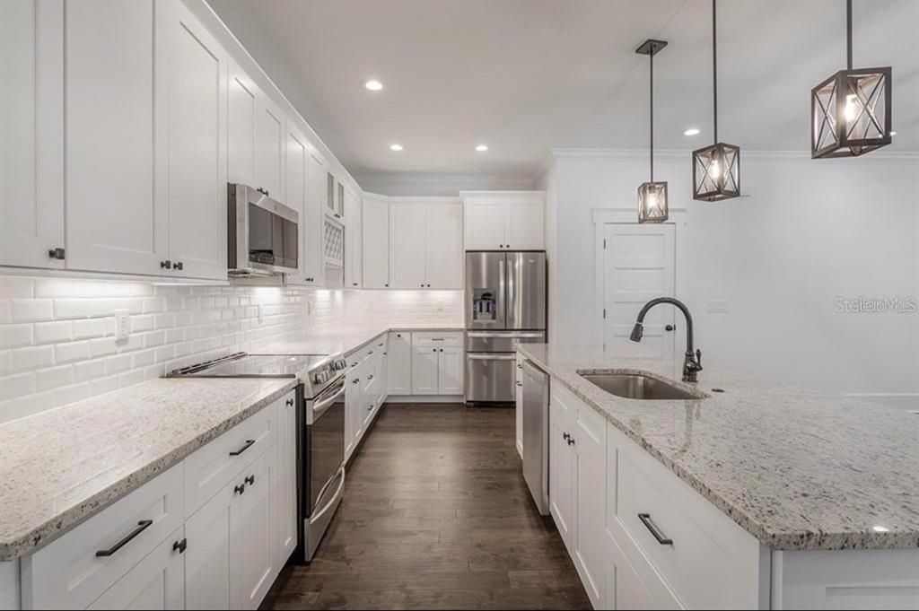 En Renta: $4,800 (4 camas, 3 baños, 2392 Pies cuadrados)